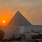 Dood Pyramids Hotel