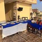 Dood Pyramids Hotel