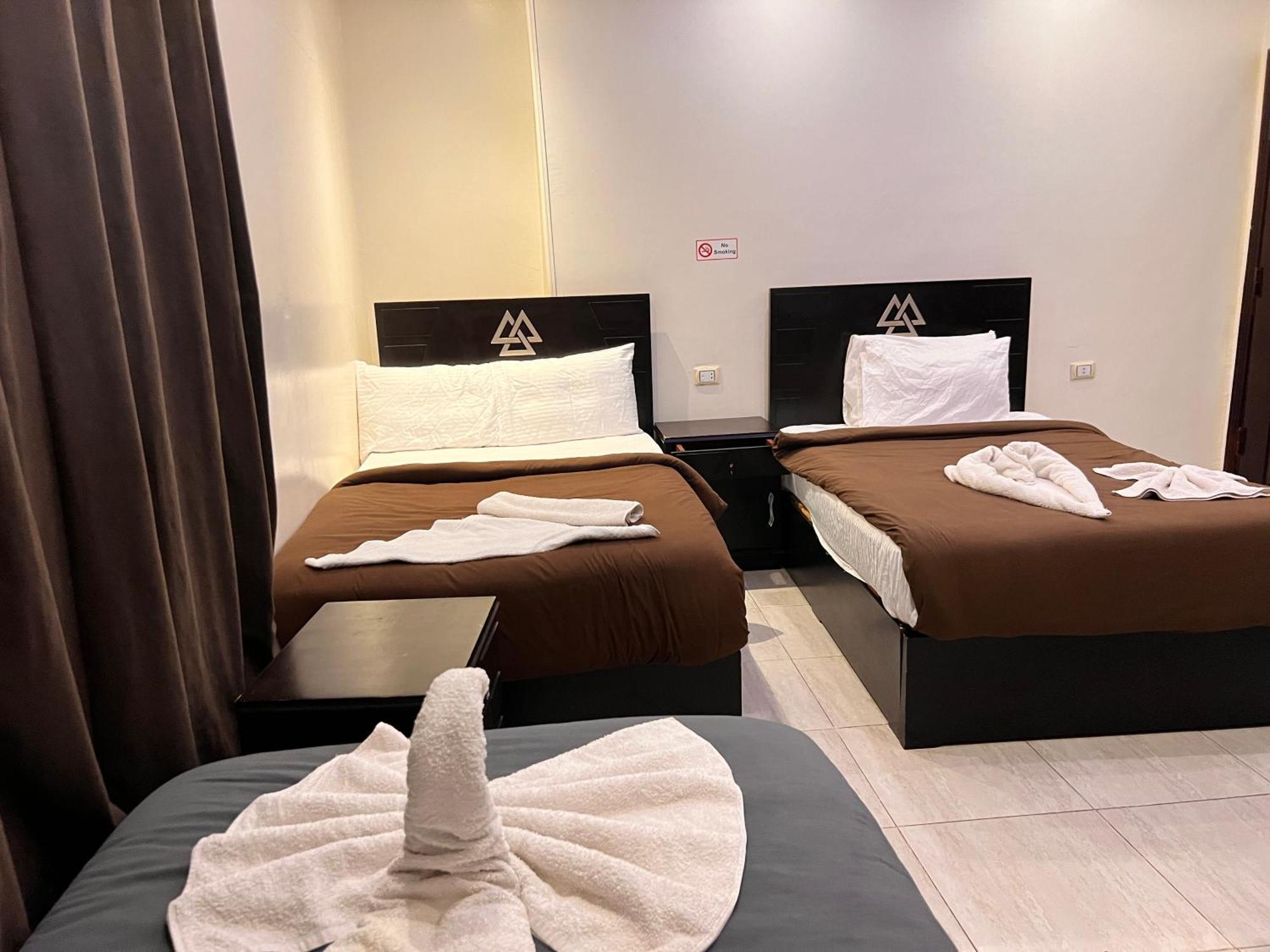 Hotel Dood Pyramids 4*