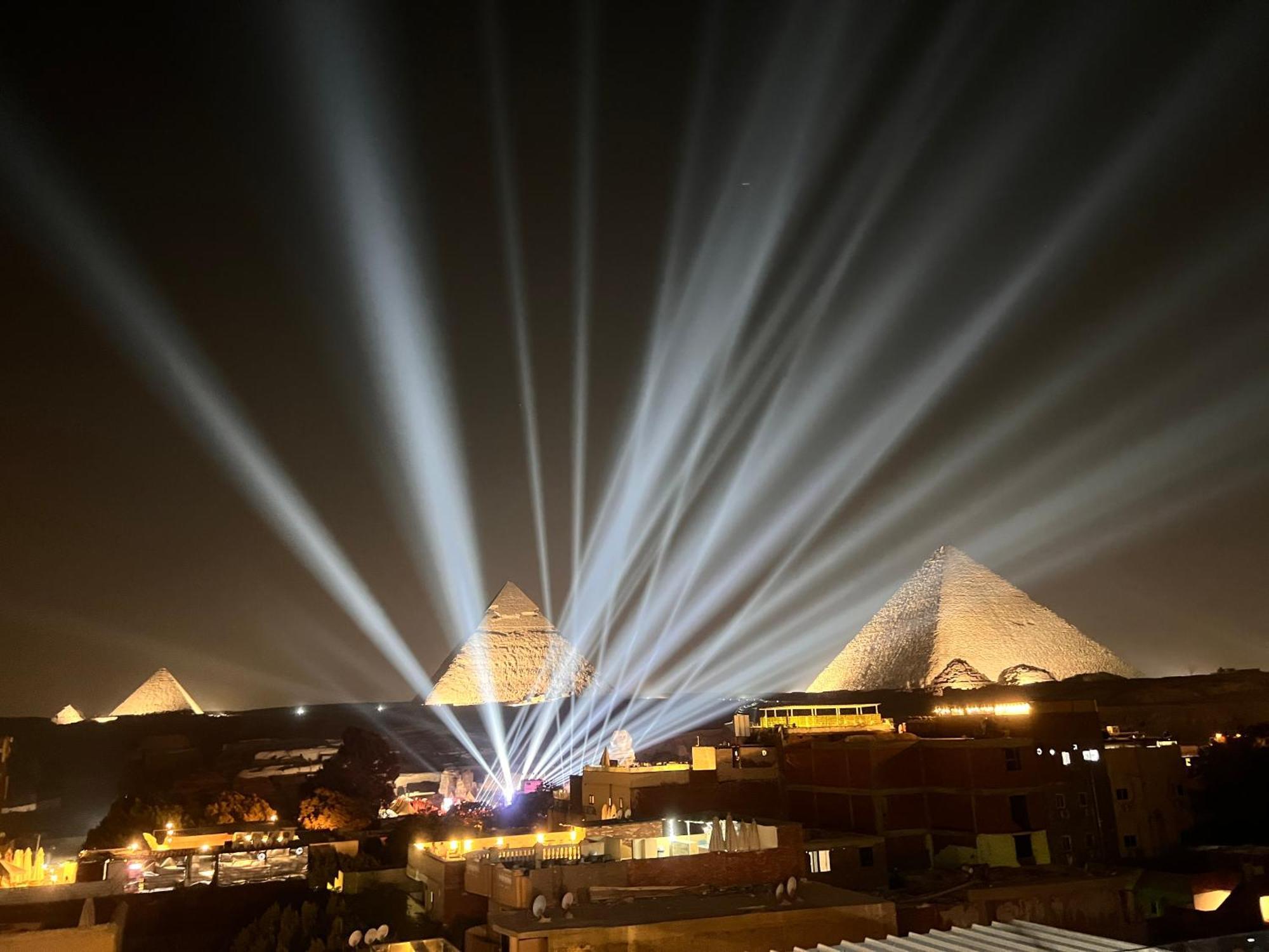 Hotel Dood Pyramids