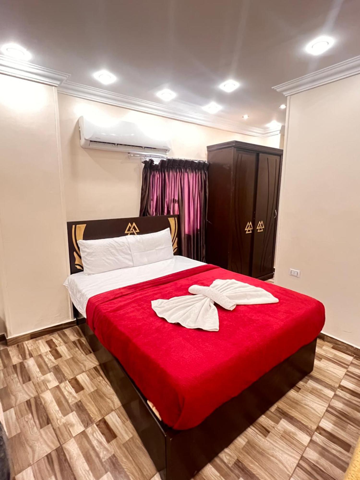 Hotel Dood Pyramids 4*